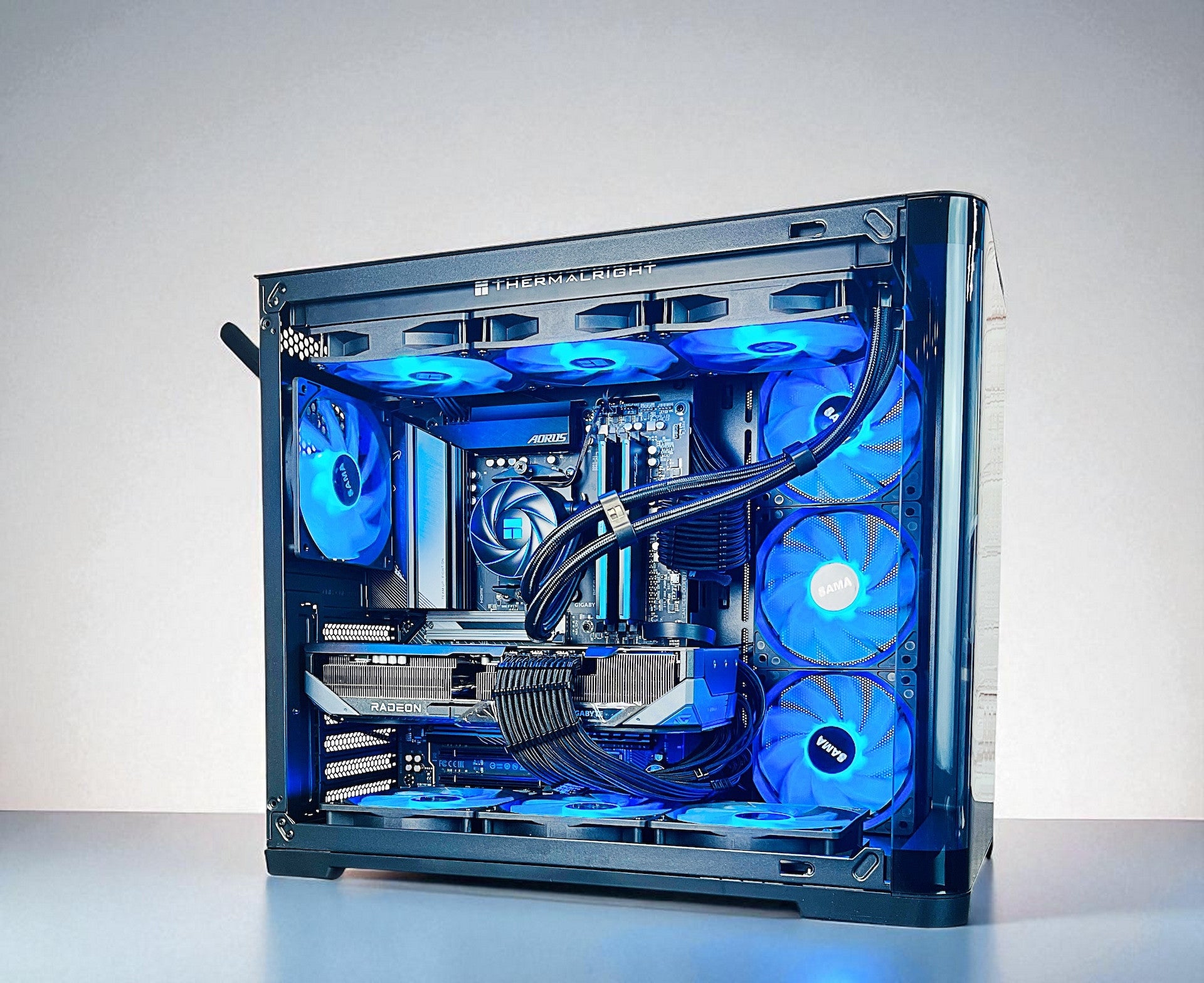 RX 9070 XT Ryzen 7700X 32GB DDR5 2TB M.2 Win 11 Pro Gaming PC Black