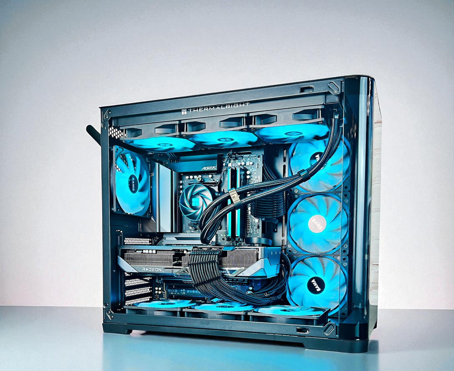 RX 9070 XT Ryzen 7700X 32GB DDR5 2TB M.2 Win 11 Pro Gaming PC Black