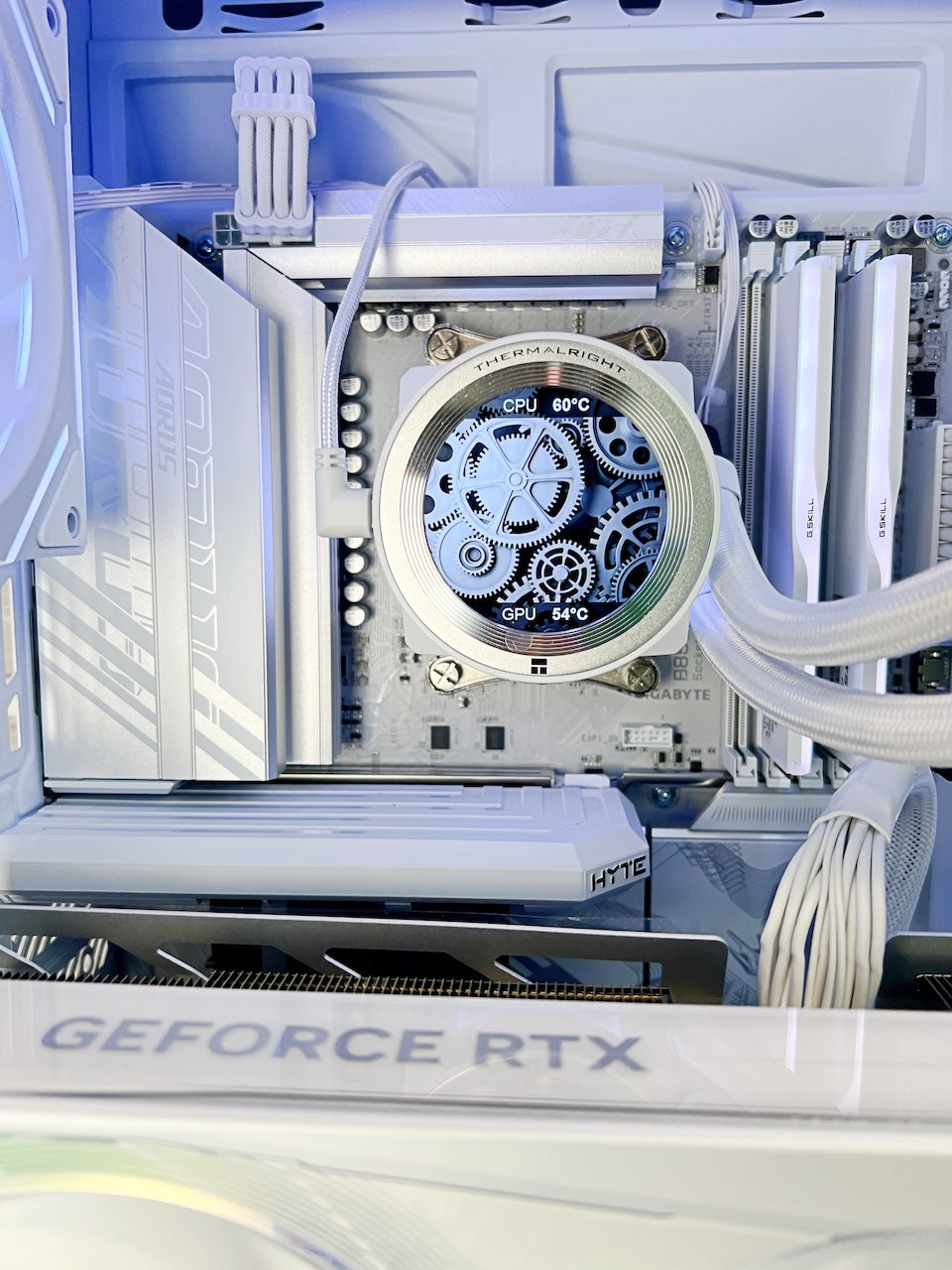 RTX 5090 MASTER ICE 9800X3D 64GB DDR5 2TB M.2 WIFI 7 HYTE Y70 TOUCH INFINITE