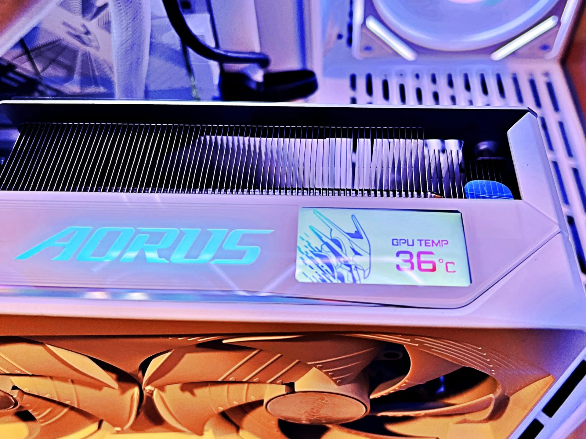5090 AORUS MASTER ICE 9800X3D 64GB DDR5 2TB M.2 WIFI 7 HYTE Y70 TOUCH INFINITE