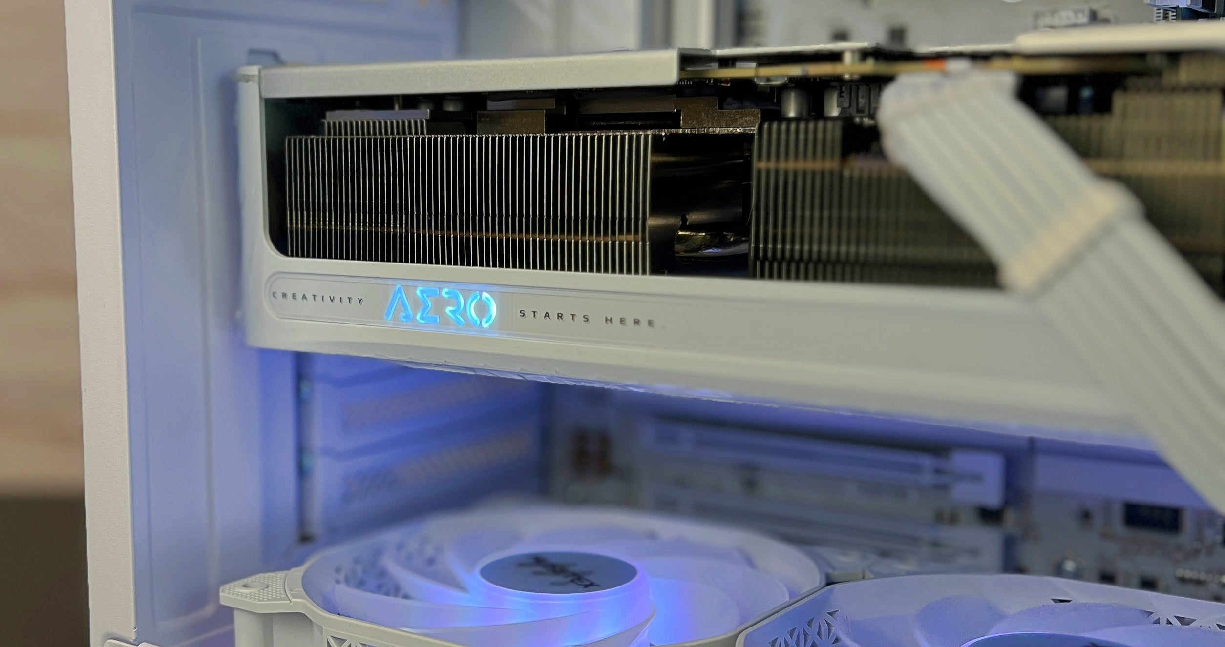 RTX 5070 TI Aero 9800X3D 32GB DDR5 2TB M.2 WIFI 7 Win 11 Pro