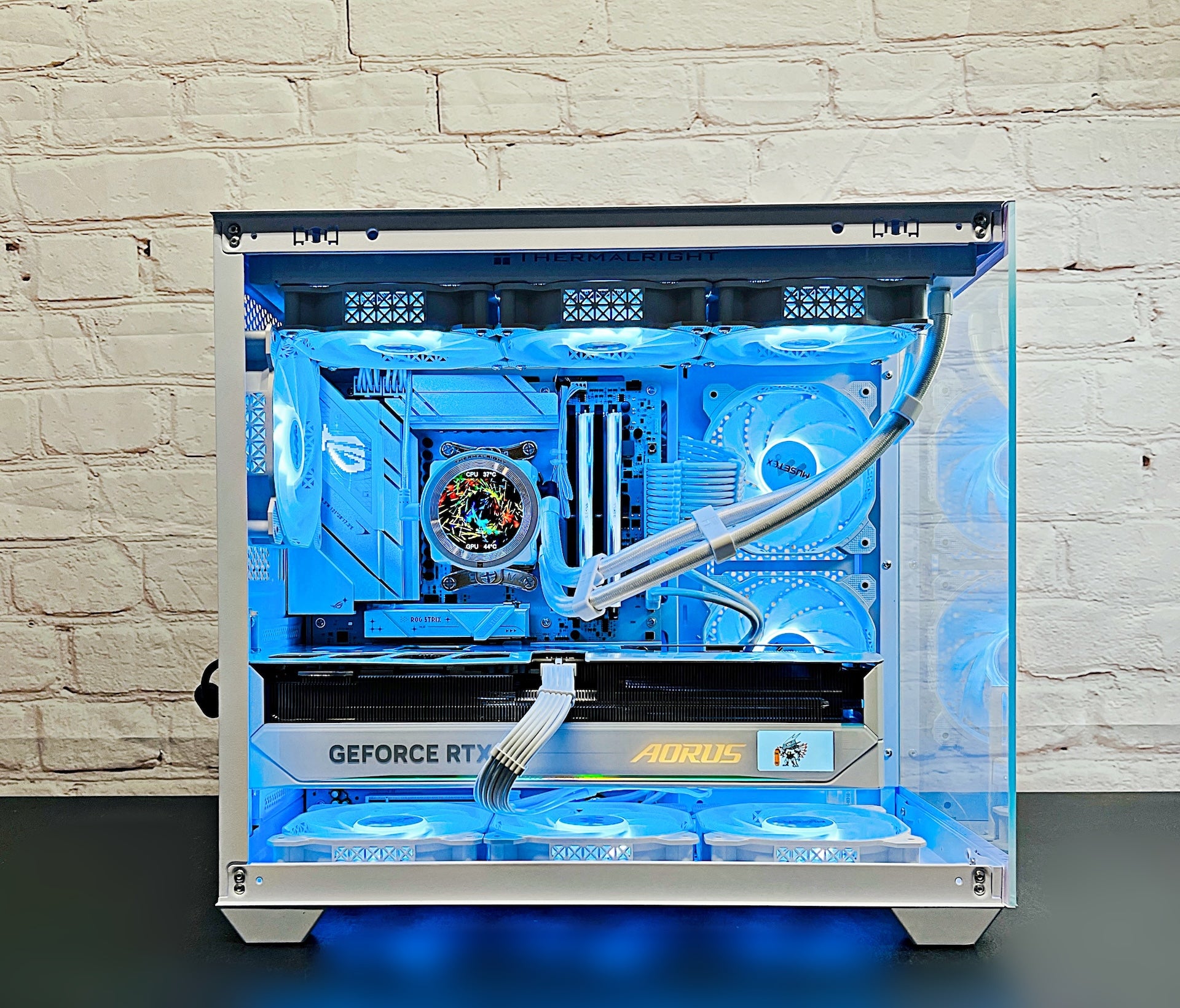 RTX 5090 AORUS MASTER Ryzen 9800X3D 64GB DDR5 4TB M.2 WIFI 7 Liquid Cooled Gaming Gaming PC