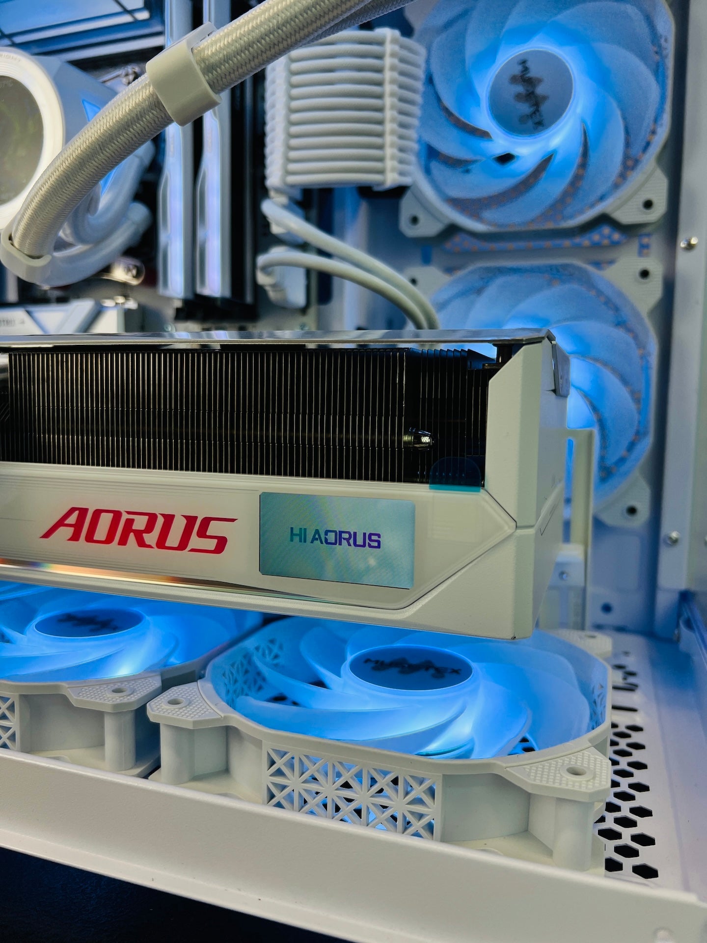 RTX 5090 AORUS MASTER Ryzen 9800X3D 64GB DDR5 4TB M.2 WIFI 7 Liquid Cooled Gaming Gaming PC