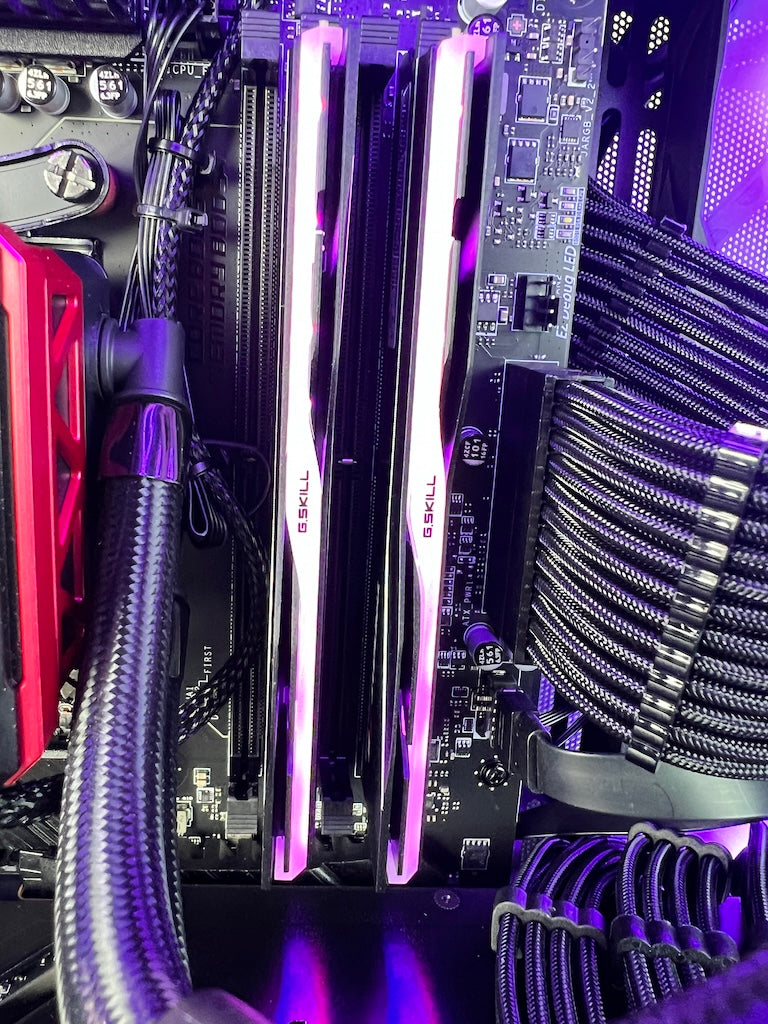 Ryzen 7 9800X3D | RX 7900 XTX 24GB | 32GB DDR5 | 2TB M.2 | WIN 11 PRO