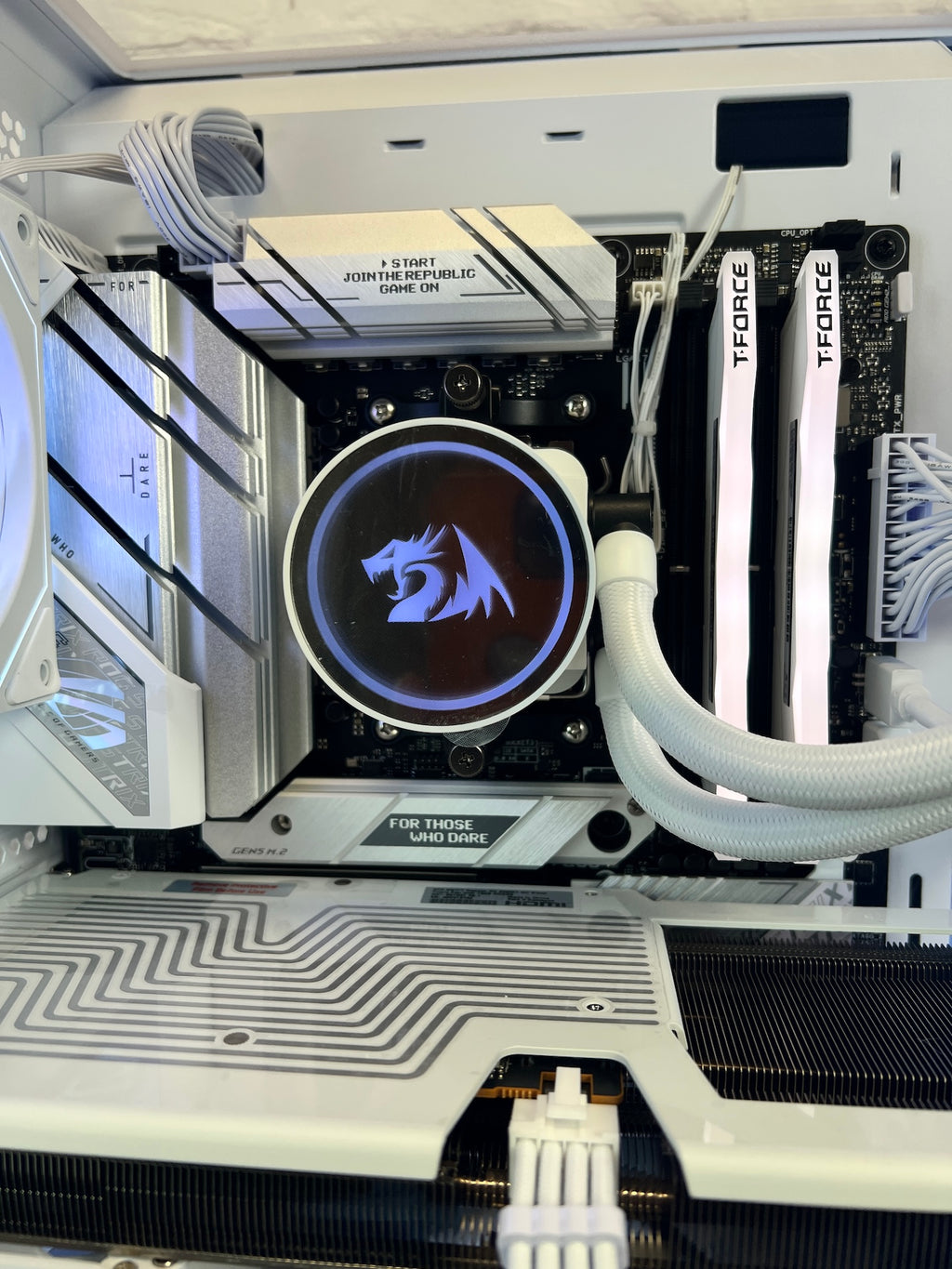 Liquid Cooled AMD RX 9060 XT 16GB Ryzen 5 8400F 16GB DDR5 1 TB M.2 Gaming PC